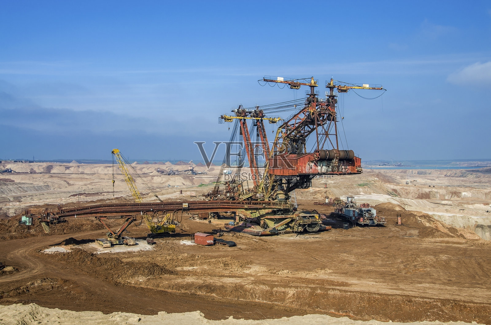 坚决打击非法开采、盗采矿产资源行为！(图1)